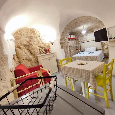 Ostuni- Casa Cisterna Porta San Demetrio Apartment ภายนอก รูปภาพ