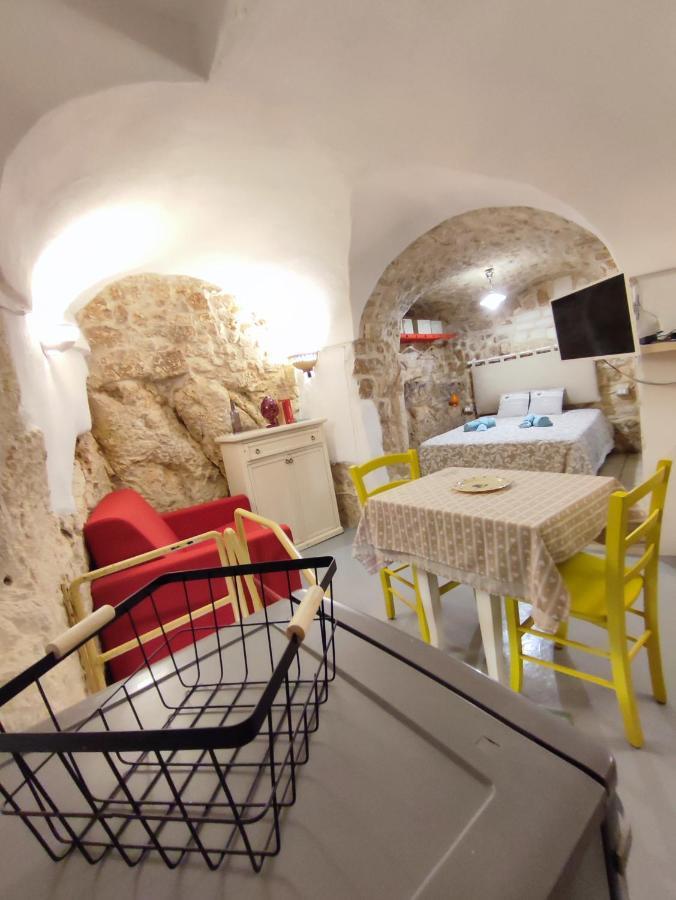 Ostuni- Casa Cisterna Porta San Demetrio Apartment ภายนอก รูปภาพ