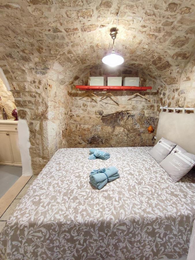 Ostuni- Casa Cisterna Porta San Demetrio Apartment ภายนอก รูปภาพ